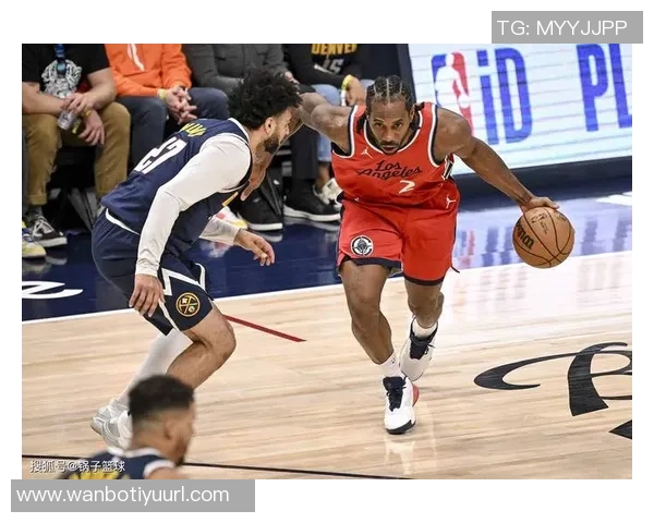 快船全力以赴迎接NBA杯新铺球场地板颜值惊艳引期待 快船全力以赴迎接NBA杯新铺球场地板颜值惊艳引期待